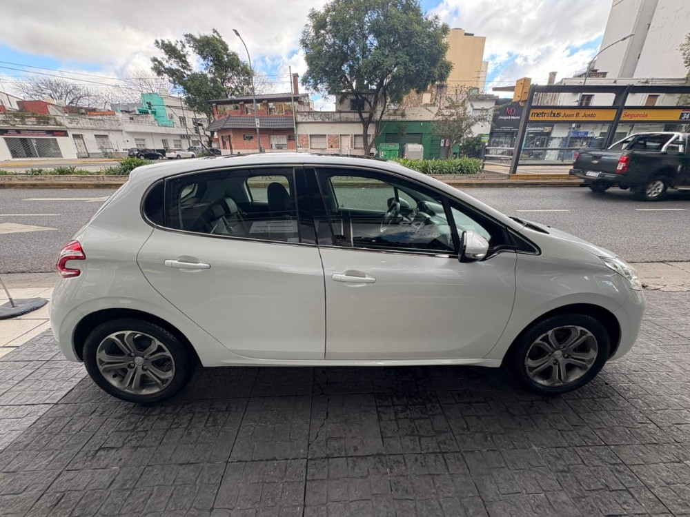 Peugeot 208 Feline Pack Cuir — foto 13